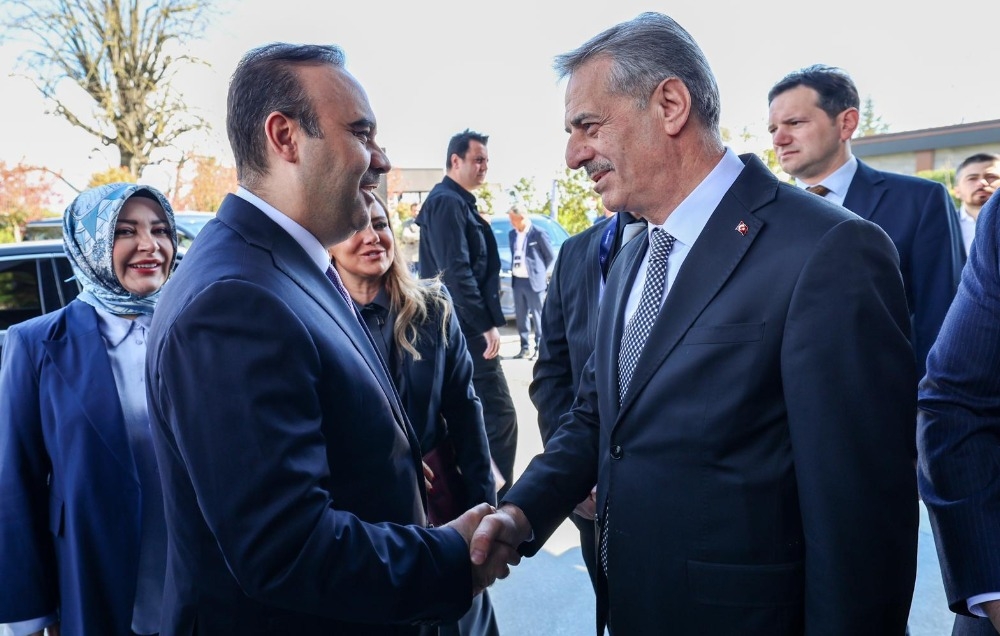 Bakan Kacır Ekonomi zirvesi için Sakarya'ya geldi