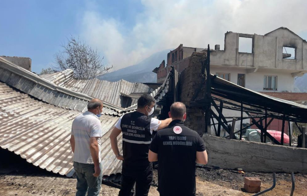 Bakan Kurum Geyve'de 7 konutun hasar gördüğünü açıkladı