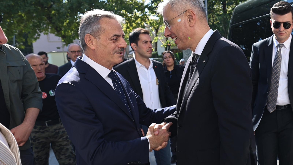 Bakan Memişoğlu, Sakarya Büyükşehir Belediyesi'ni ziyaret etti