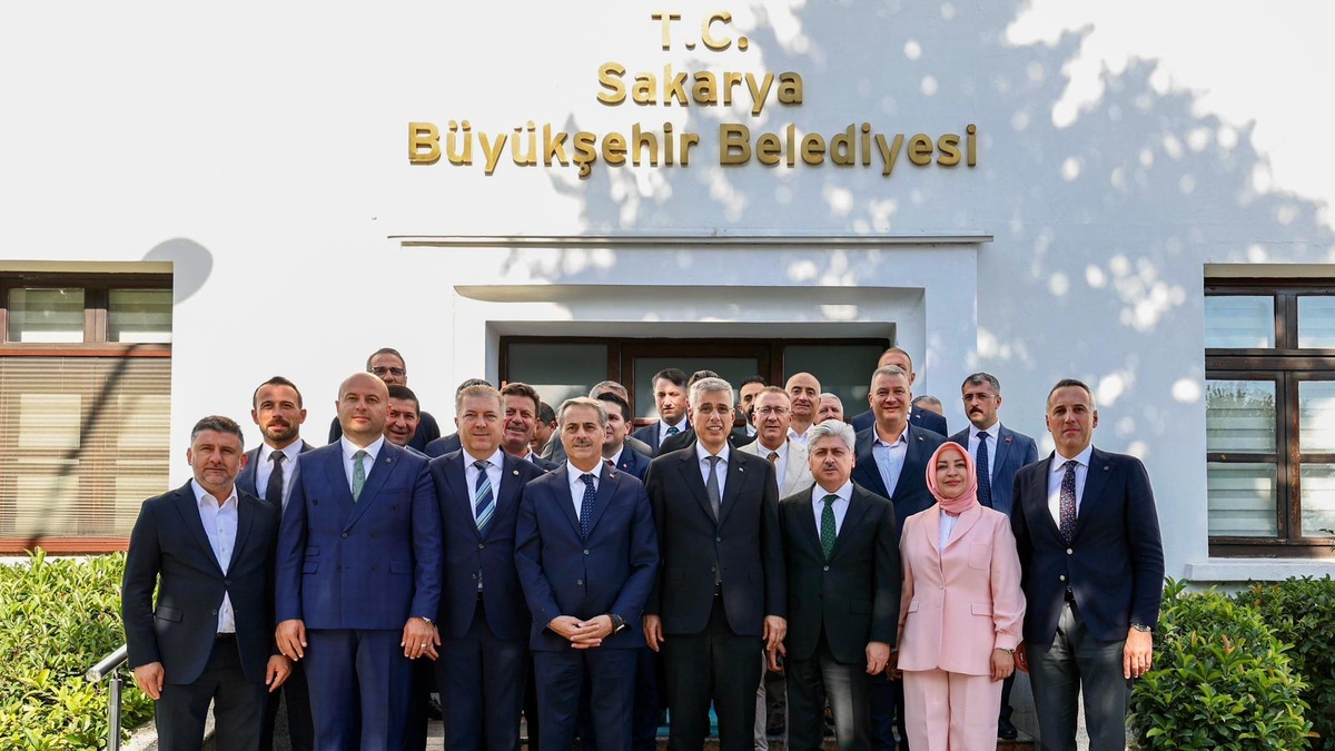 Bakan Memişoğlu, Sakarya Büyükşehir Belediyesi'ni ziyaret etti