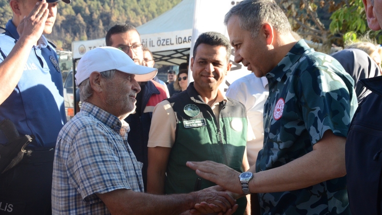 Bakan Yerlikaya orman yangınından zarar gören köylerde inceleme yaptı