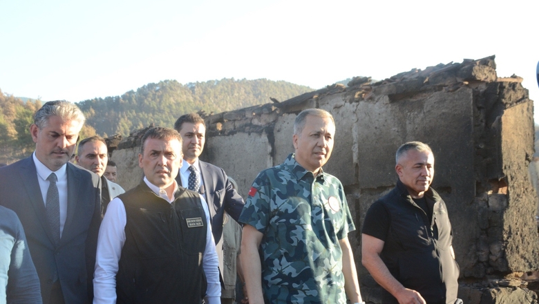Bakan Yerlikaya orman yangınından zarar gören köylerde inceleme yaptı
