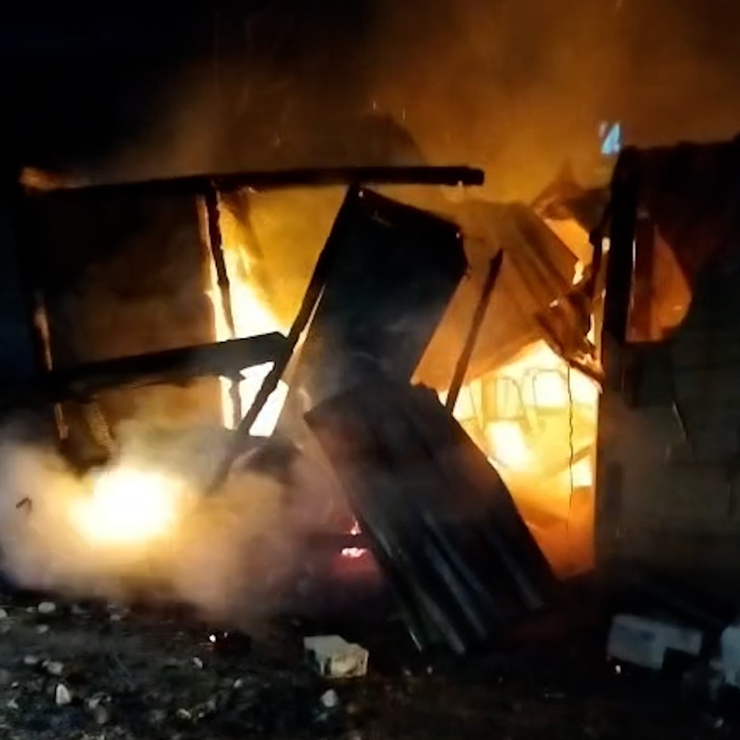 Bakıcı evi alevlere teslim oldu