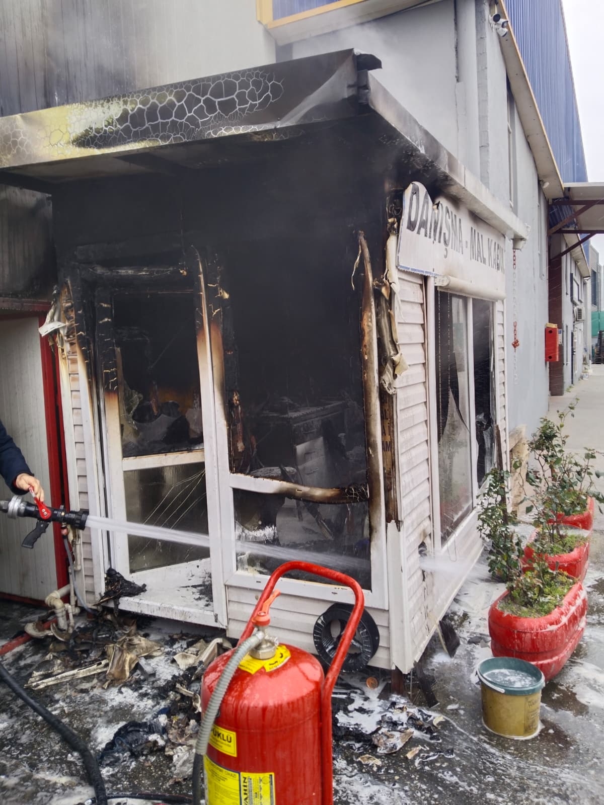 Bakliyat şirketinin deposunda yangın