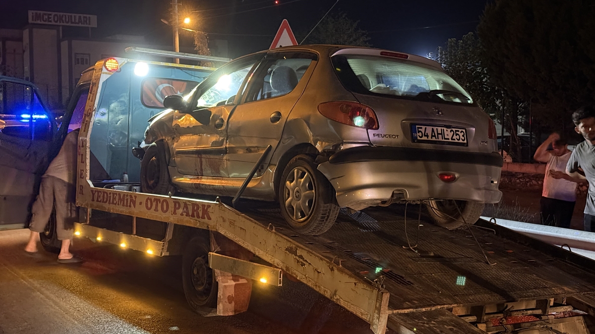 Bariyerlere çarpan otomobilin sürücüsü öldü