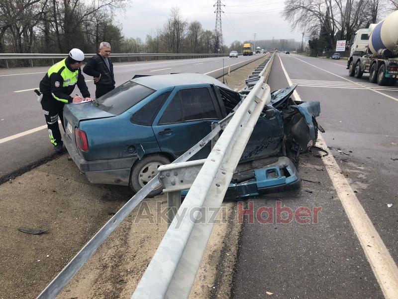 Bariyerlere saplanan araçtan sağ çıktı
