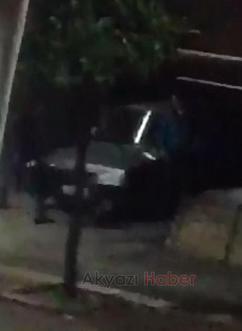 Bariyerleri ayaklarıyla parçalayıp Otomobille Çarşı içine girdiler