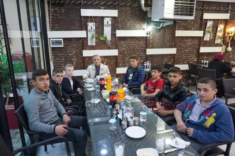  Başarılı Güreşçilere Yemek Ödülü