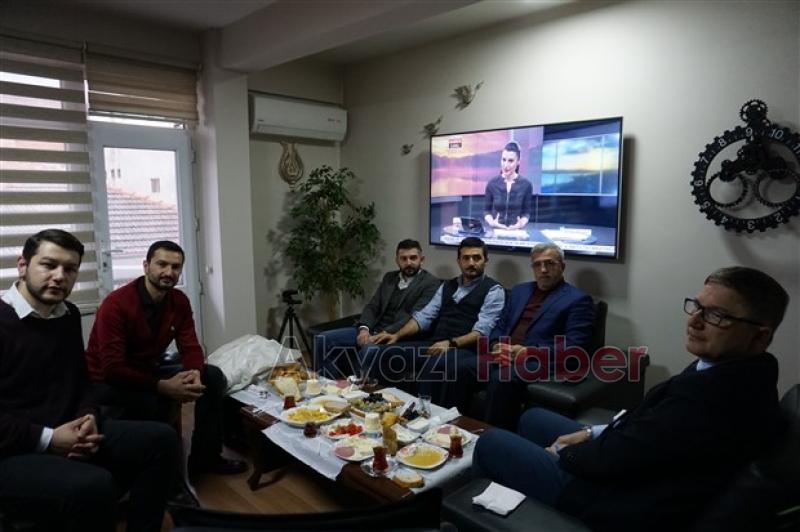 Başkan Akcan Akyazı Haberin Kahvaltı Davetine Katıldı