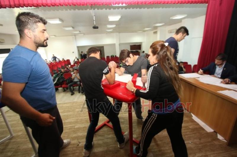  BAŞKAN AKCAN BİLEK GÜREŞİ TURNUVASINI YAKINDAN TAKİP ETTİ