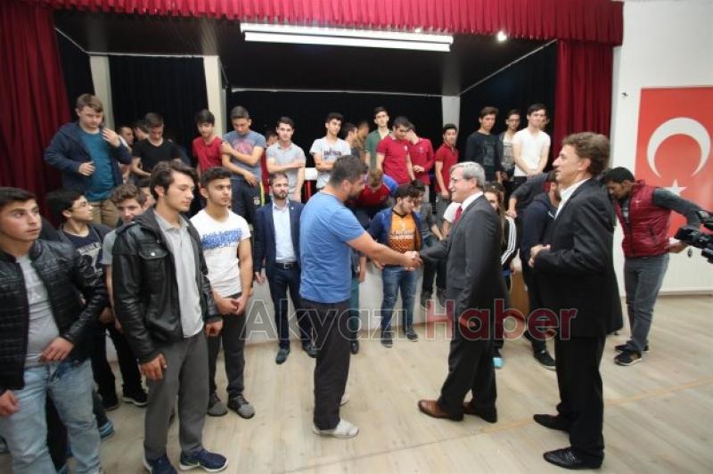  BAŞKAN AKCAN BİLEK GÜREŞİ TURNUVASINI YAKINDAN TAKİP ETTİ