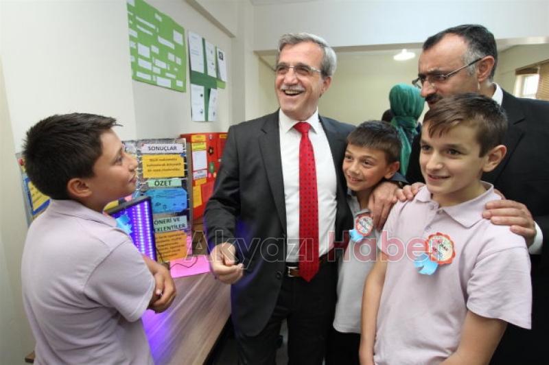 BAŞKAN AKCAN MADANOĞLU O.O TÜBİTAK 4006 BİLİM FUARINI YERİNDE İNCELEDİ