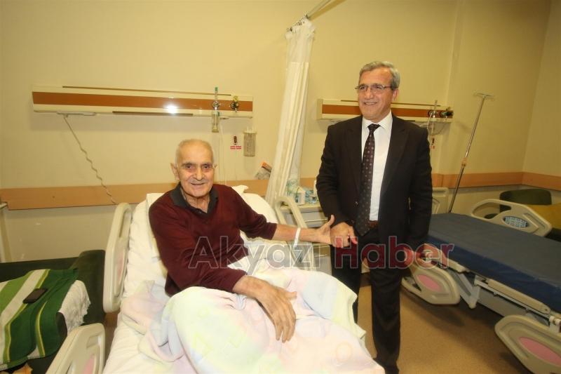 BAŞKAN AKCAN MEVLİD KANDİLİNDE HASTALARI ZİYARET ETTİ