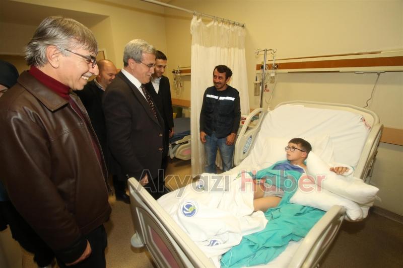 BAŞKAN AKCAN MEVLİD KANDİLİNDE HASTALARI ZİYARET ETTİ