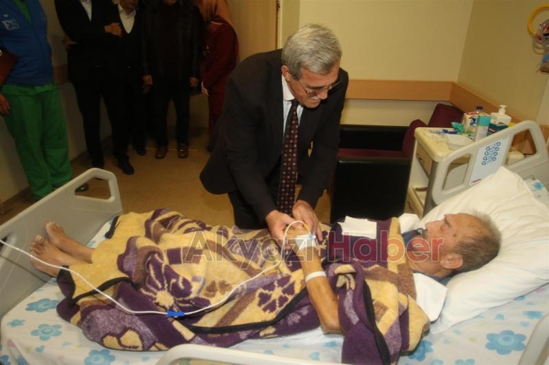 BAŞKAN AKCAN MEVLİD KANDİLİNDE HASTALARI ZİYARET ETTİ