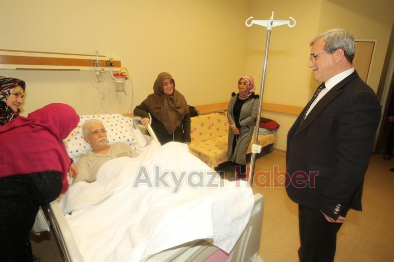 BAŞKAN AKCAN MEVLİD KANDİLİNDE HASTALARI ZİYARET ETTİ