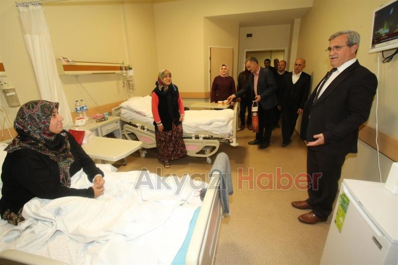 BAŞKAN AKCAN MEVLİD KANDİLİNDE HASTALARI ZİYARET ETTİ