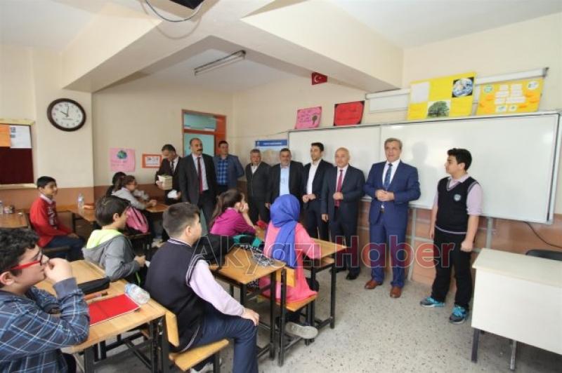 BAŞKAN AKCAN ÖĞRENCİLERİN DAVETİNİ GERİ ÇEVİRMEDİ