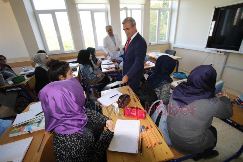 BAŞKAN AKCAN OKUL ZİYARETLERİNE DEVAM EDİYOR