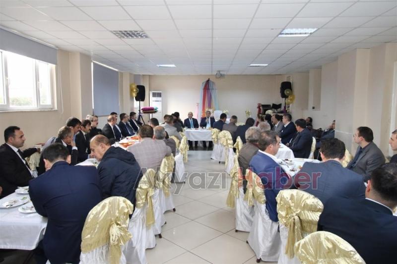 BAŞKAN AKCAN ORTA OKUL ve LİSE MÜDÜRLERİ İLE TOPLANTIDA BİRARAYA GELDİ