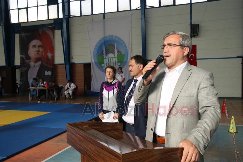 BAŞKAN AKCAN REFİK TETİK JUDO TURNUVASINI YAKINDAN İZLEDİ