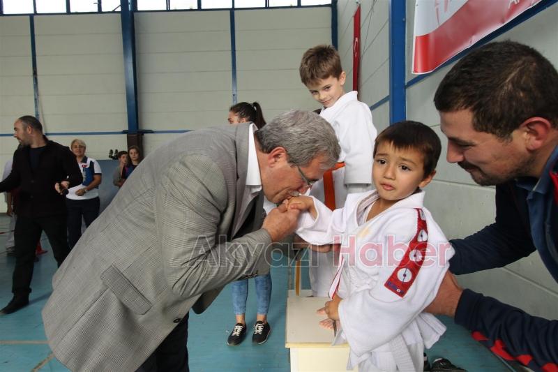 BAŞKAN AKCAN REFİK TETİK JUDO TURNUVASINI YAKINDAN İZLEDİ