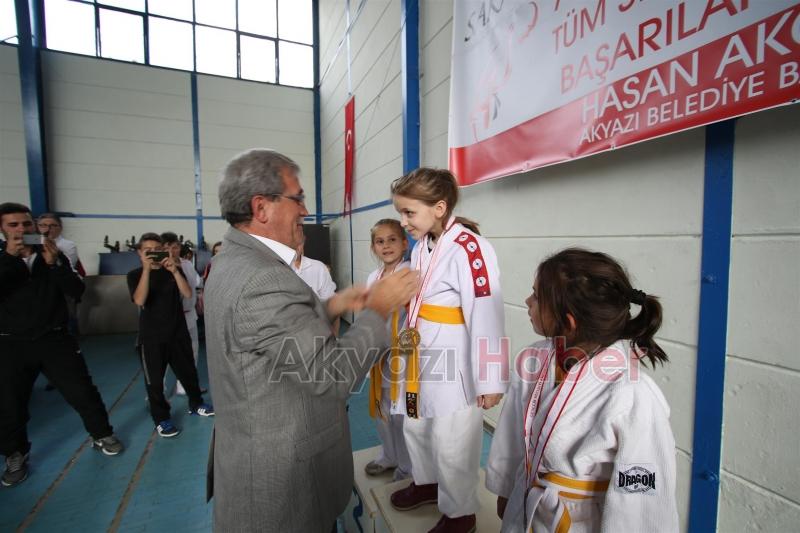 BAŞKAN AKCAN REFİK TETİK JUDO TURNUVASINI YAKINDAN İZLEDİ