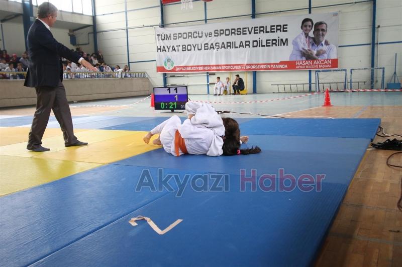BAŞKAN AKCAN REFİK TETİK JUDO TURNUVASINI YAKINDAN İZLEDİ