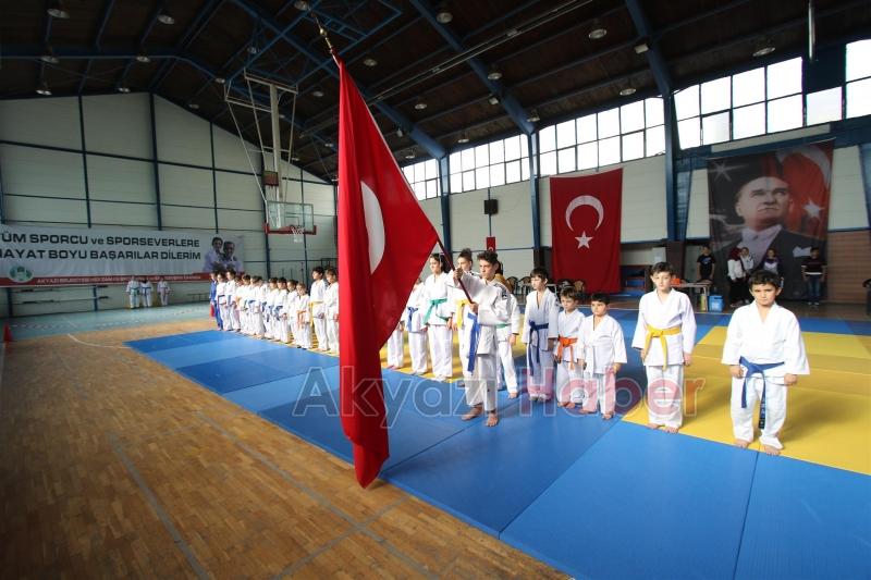 BAŞKAN AKCAN REFİK TETİK JUDO TURNUVASINI YAKINDAN İZLEDİ