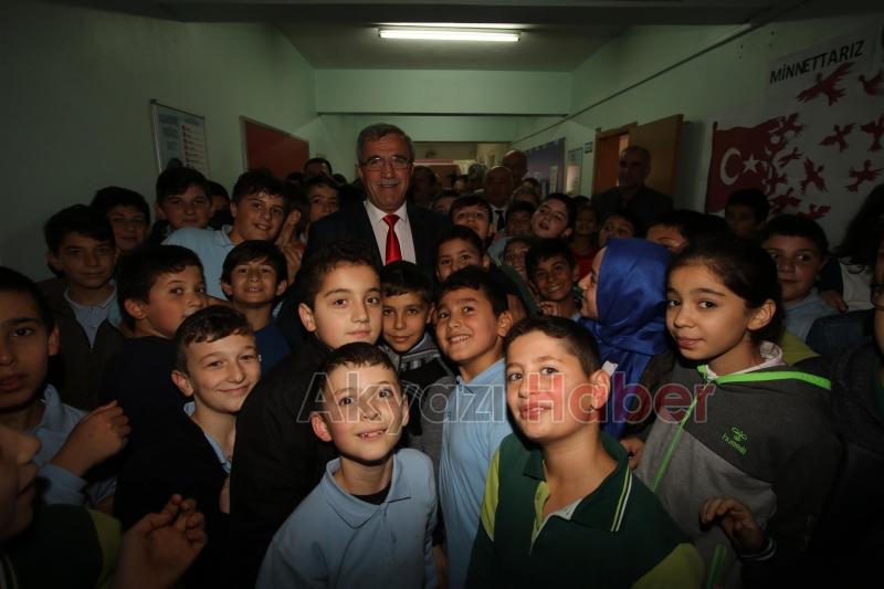 BAŞKAN AKCAN’DAN CUMHURİYET ORTAOKULUNA ZİYARET