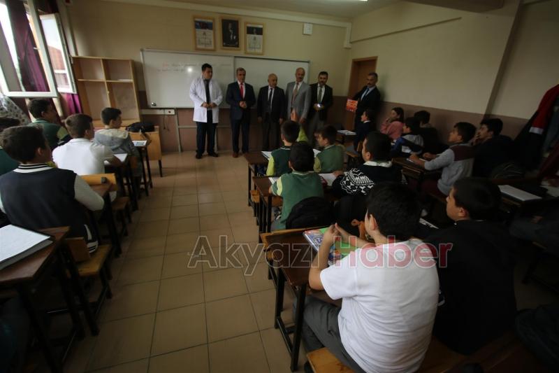 BAŞKAN AKCAN’DAN CUMHURİYET ORTAOKULUNA ZİYARET