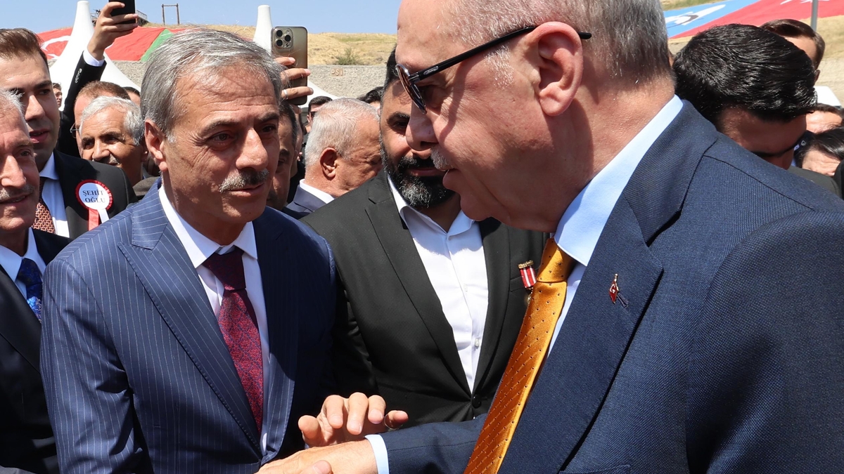 Başkan Alemdar Ahlat ve Malazgirt’teydi
