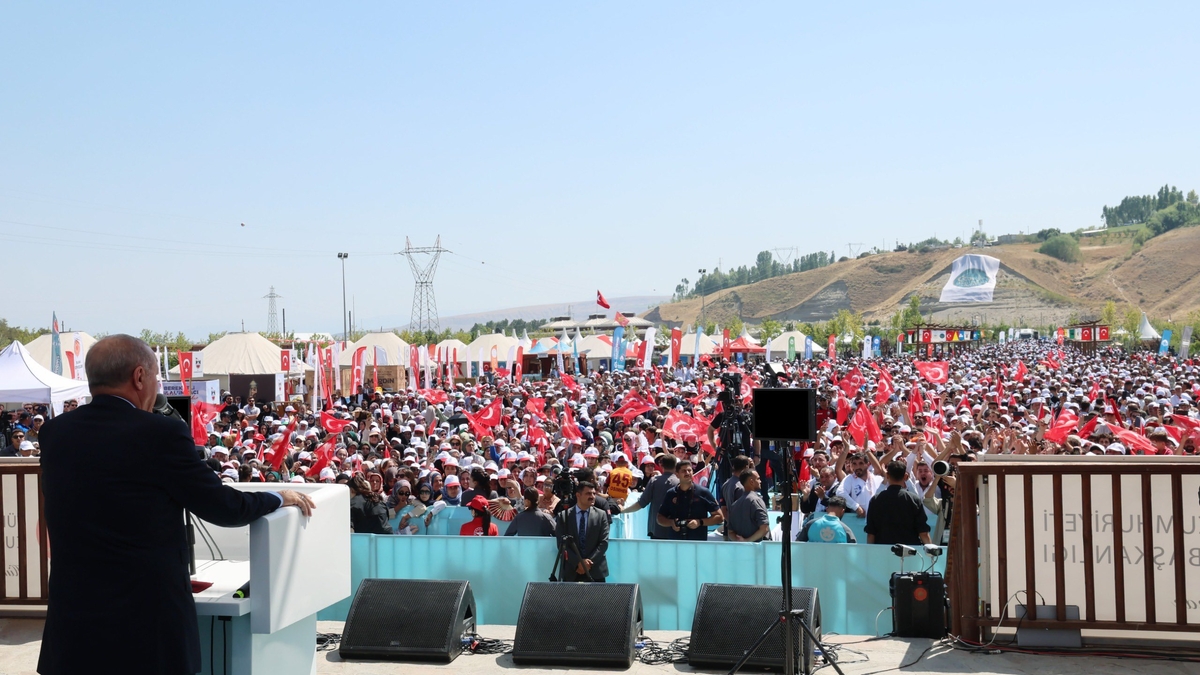 Başkan Alemdar Ahlat ve Malazgirt’teydi