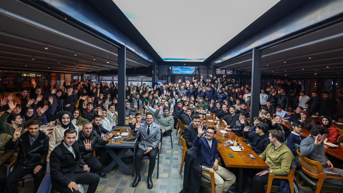 Başkan Alemdar gençlerle bir araya geldi