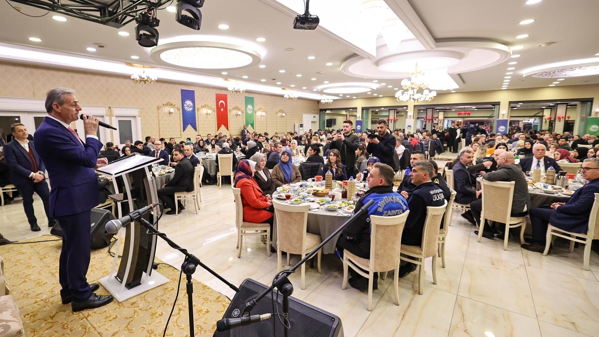 Başkan Alemdar personel ile iftar yaptı