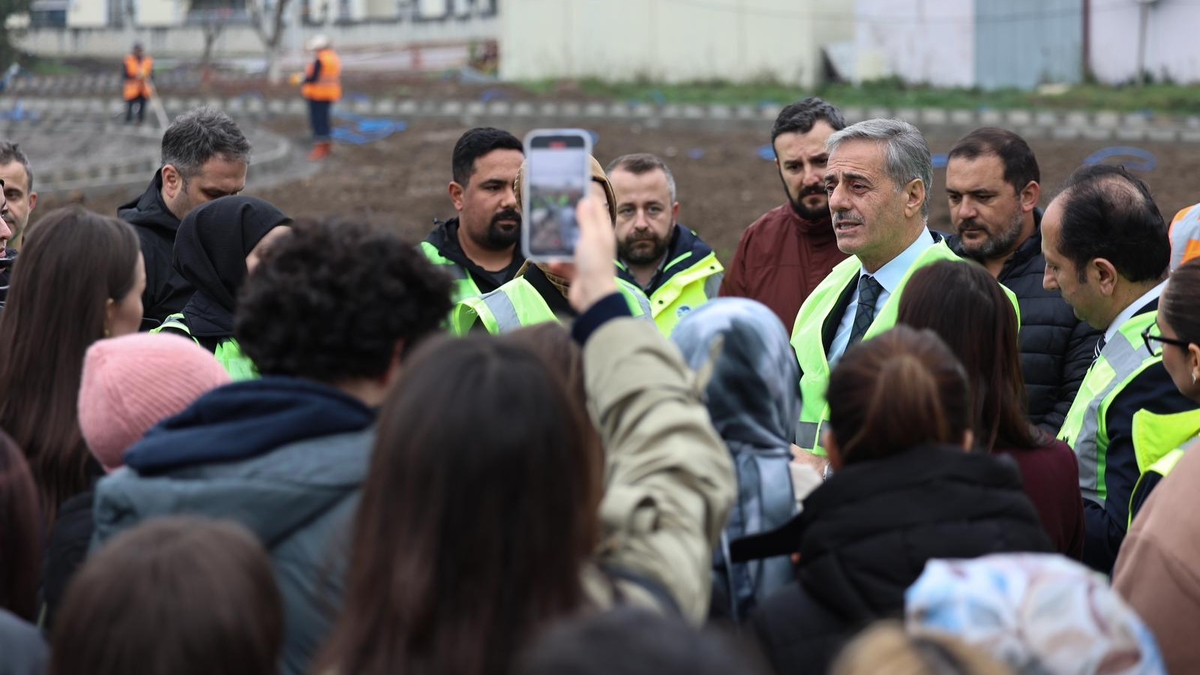 Başkan Alemdar, Peyzaj Mimarlığı öğrencileriyle inceledi