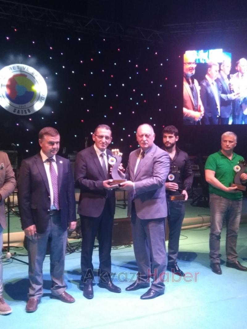 BAŞKAN BAYRAKTAR ÖDÜLLERİ DAĞITTI