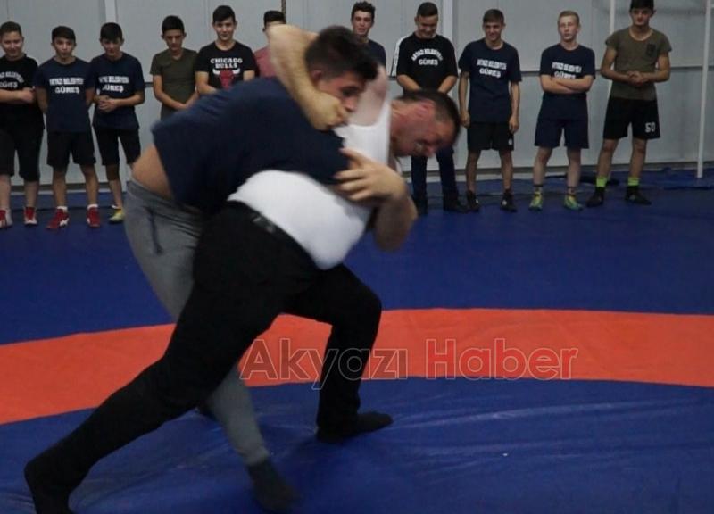 Başkan Soykan güreşçileri ziyaret etti Sporcu ile güreş tuttu