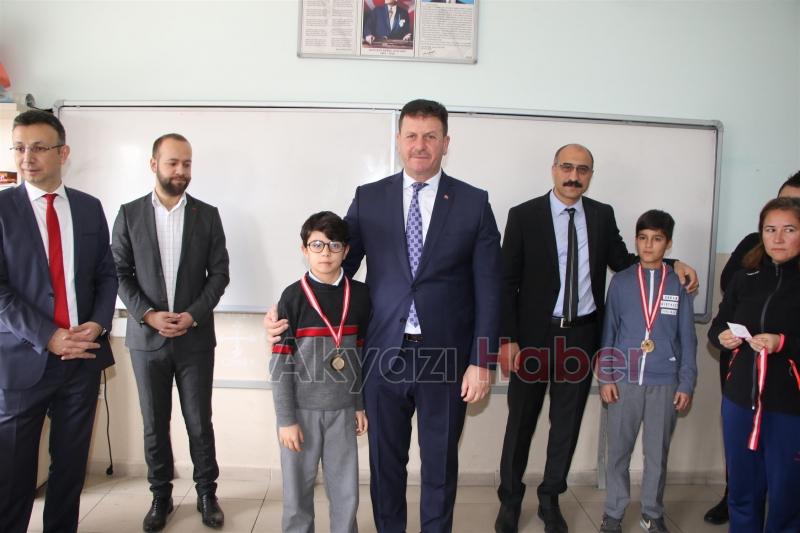 Başkan Soykan Öğrencilerin Karne Sevincine Ortak Oldu