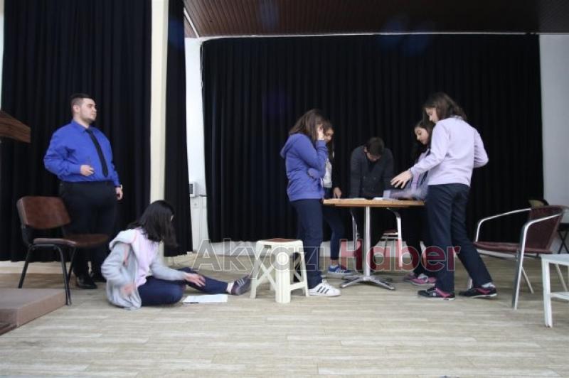 BAŞKANDAN 19 MAYISTA TİYATRO GÖSTERİMİ