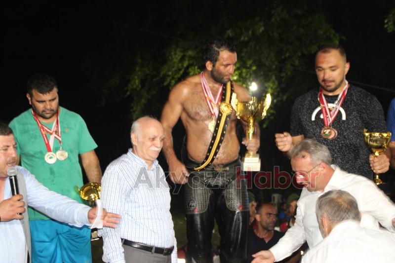 Başpehlivan Hamza Köseoğlu Oldu