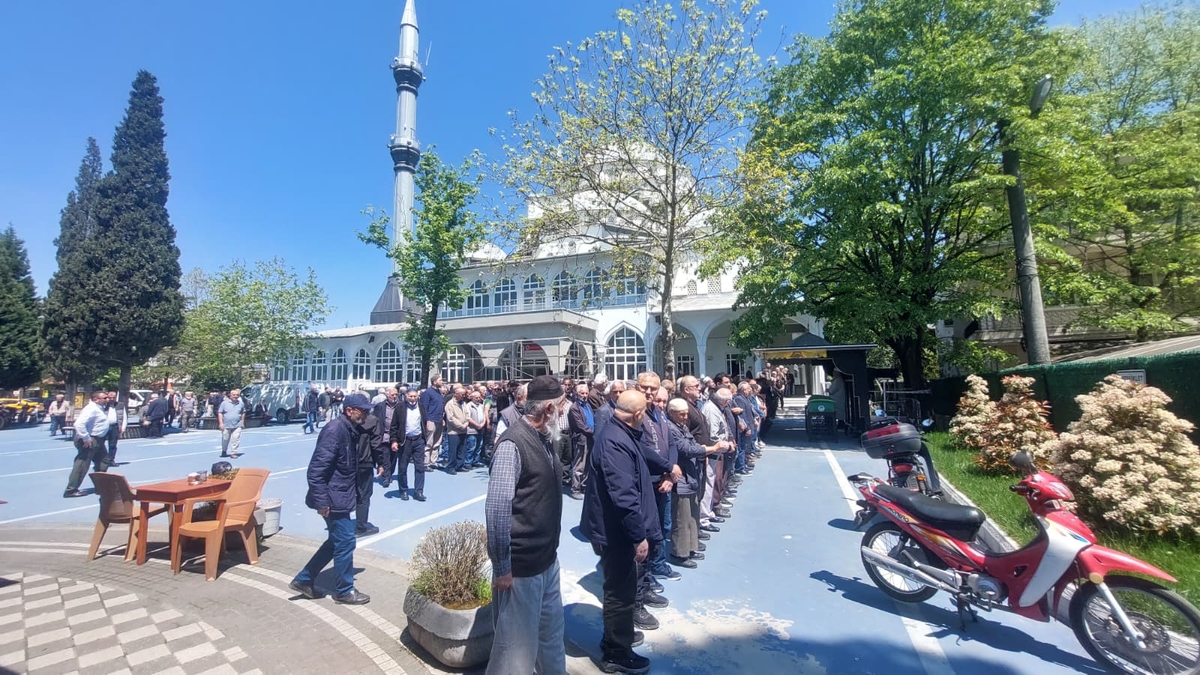 Basri Çelik Dualarla Toprağa Verildi
