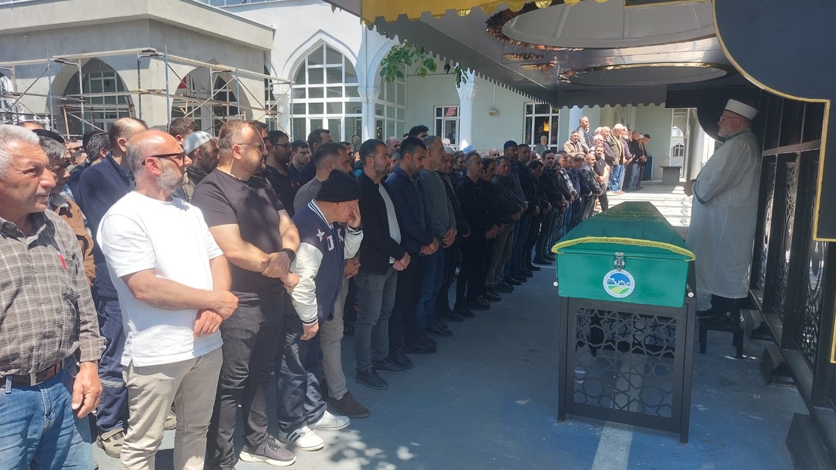 Basri Çelik Dualarla Toprağa Verildi