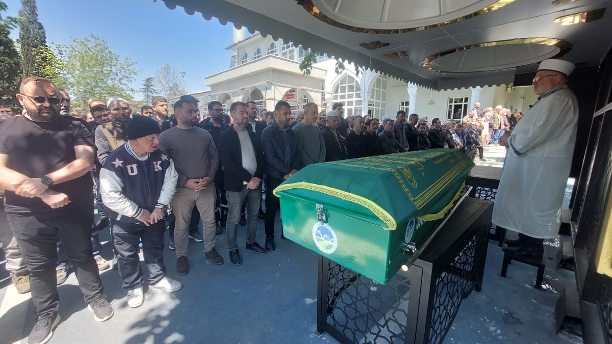 Basri Çelik Dualarla Toprağa Verildi