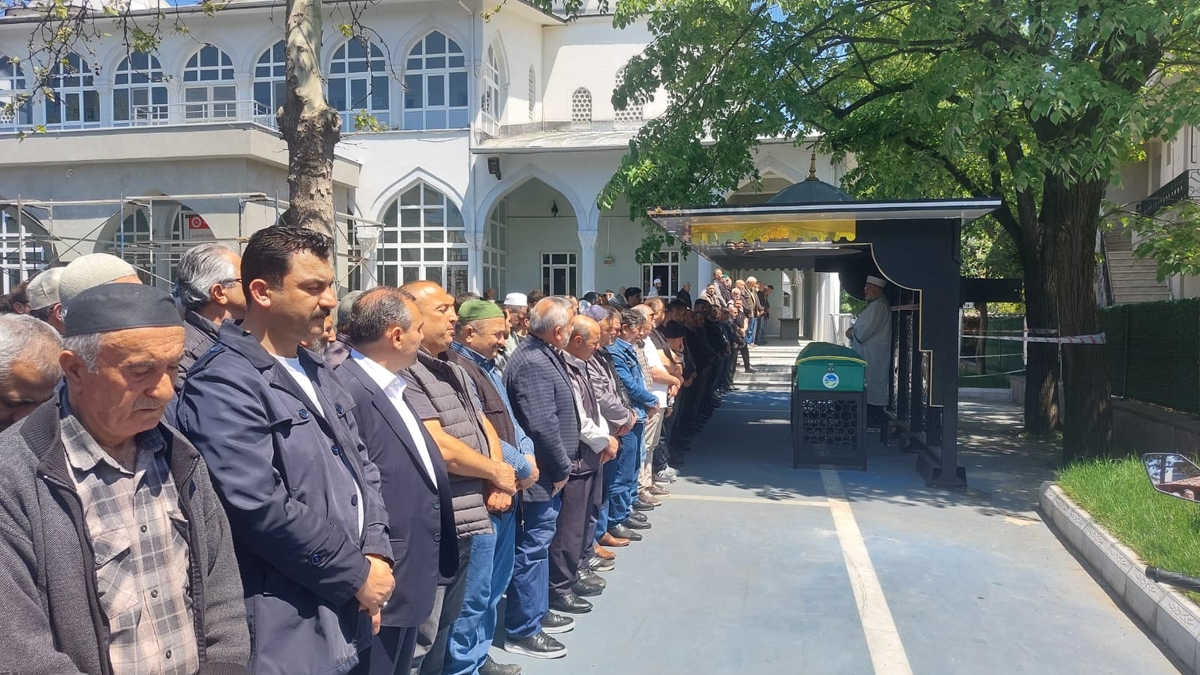 Basri Çelik Dualarla Toprağa Verildi