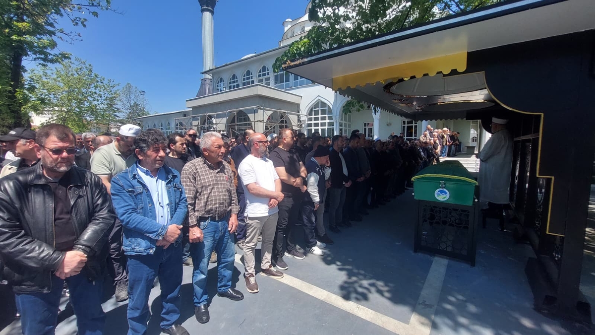 Basri Çelik Dualarla Toprağa Verildi