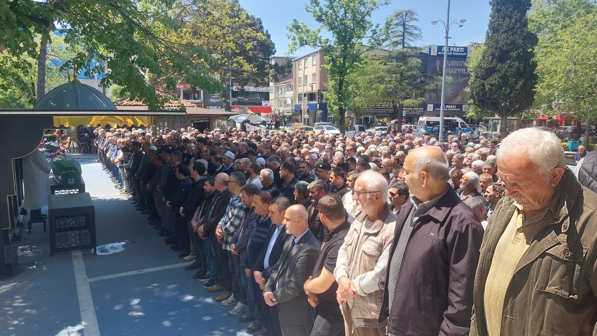 Basri Çelik Dualarla Toprağa Verildi