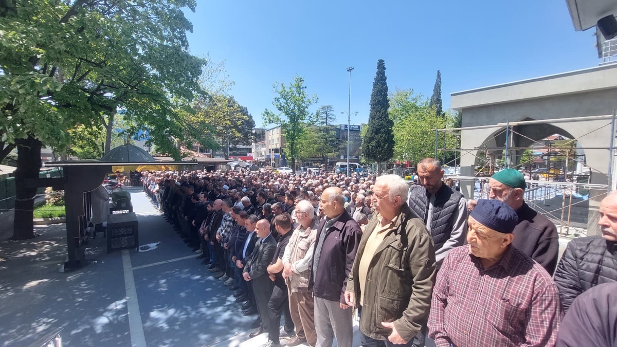 Basri Çelik Dualarla Toprağa Verildi