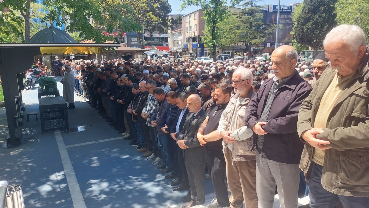 Basri Çelik Dualarla Toprağa Verildi