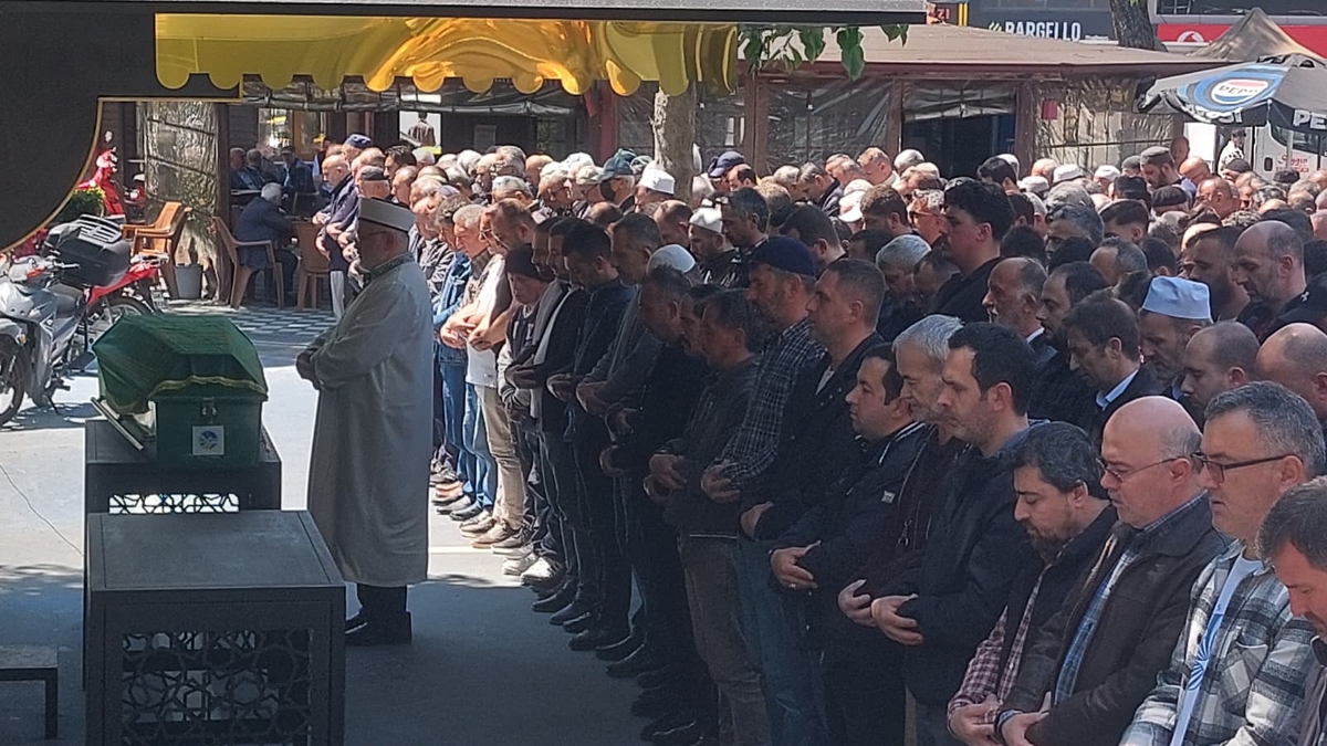 Basri Çelik Dualarla Toprağa Verildi